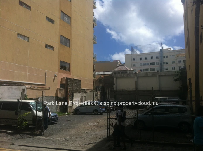 Terrain residentiel pour usage commercial en centre ville!