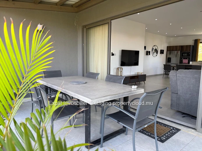 À LOUER – Penthouse moderne avec rooftop et piscine privée à Péreybère