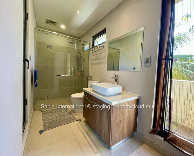Maison à vendre à Péreybère, 250m², 3 chambres, piscine privée, proche des commodités