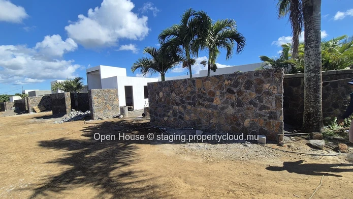 PDS Villa for sale in Grand Baie, 191m² living space, 466m² land, 4 bedrooms, private pool, luxury interior and exter...