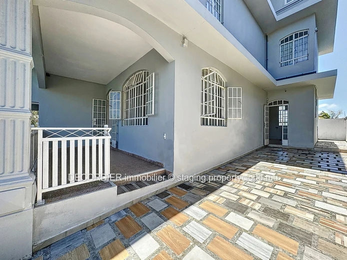 Maison spacieuse de 300 m² dans un quartier calme