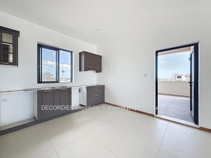 Penthouse located in a complex with elevator and shared swimming pool
