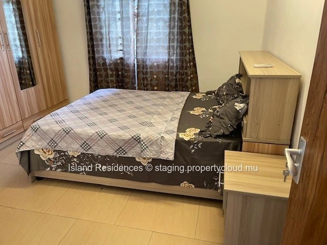Furnished house in a good residential area. 4 bedrooms, swimming pool and parking.