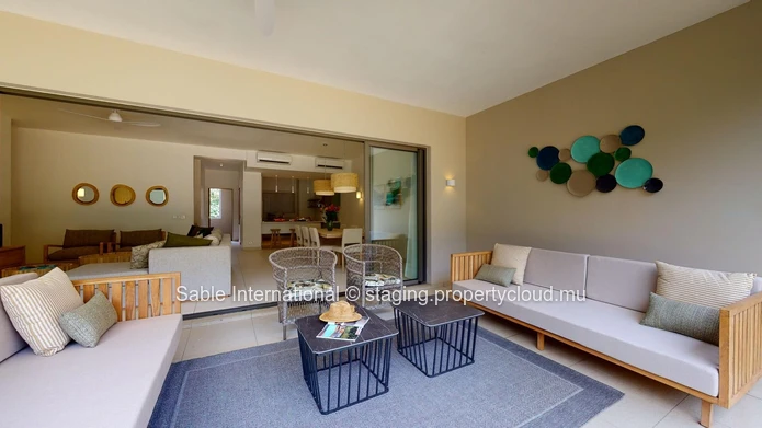 Luxury G+2 Apartment with Communal Pool in Péreybère, 143m² Living Space, Sea Access, Close to Amenities 