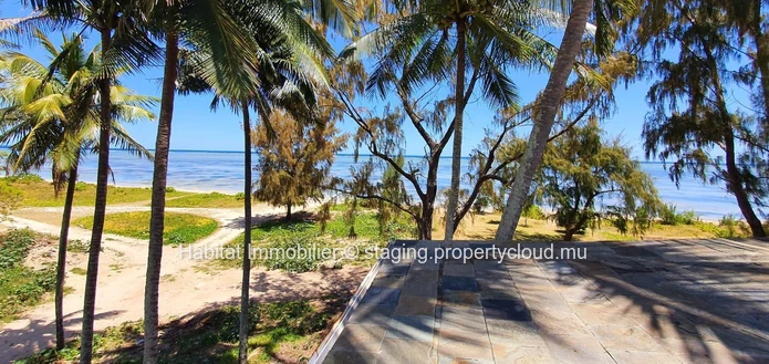 FOR RENT - beautiful beachfront furnished and equipped duplex of 120 m2 has a stunning view of the sea in a quiet and...