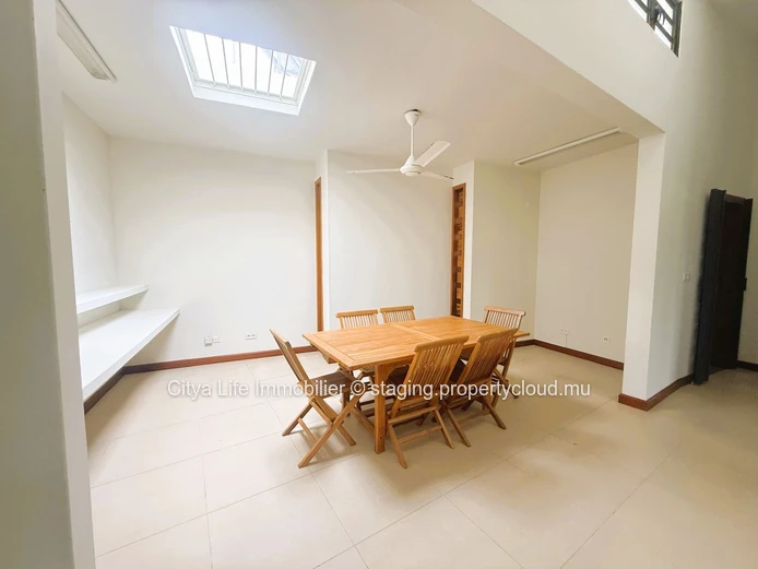 Prestigious Villa with Private Pool in Black River