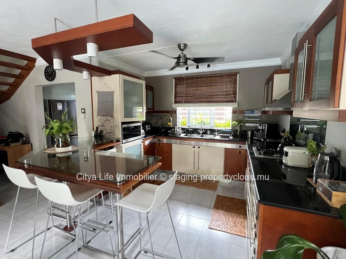À Vendre : Superbe Maison de 4 Chambres à Tamarin – Rs
