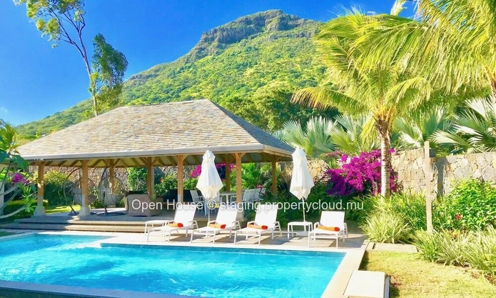 PDS villa for sale in Rivière Noire - Black River, 224m², land of 372m², 3 bedrooms, private pool, Prestige, €.