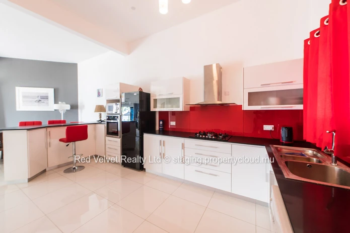  Luxurious Beachfront Apartment For Rent in Flic en Flac 