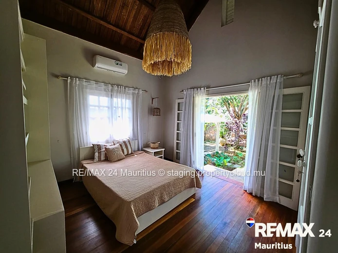 Villa coloniale de prestige à Pointe aux canonniers - 5 chambre, jardin 2 400 m², à 100 m de la mer
