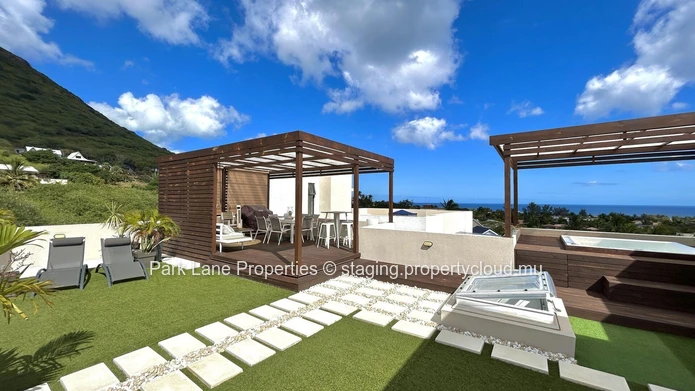 Modern 3-Bed Apartment with Rooftop Terrace and Stunning Sea Views 