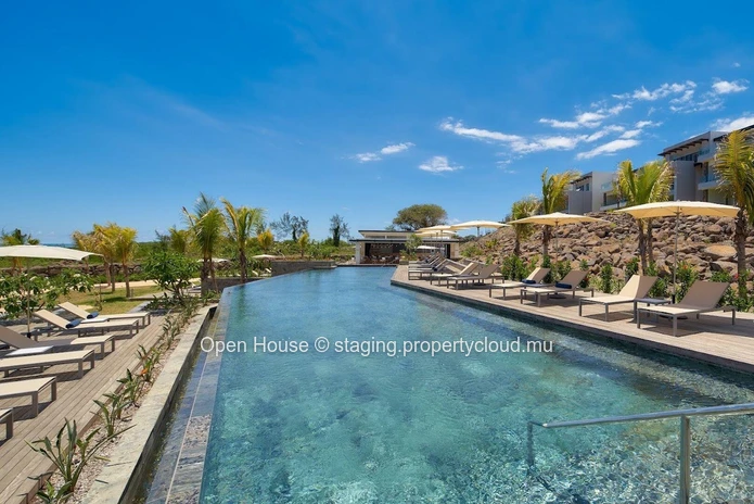Luxurious penthouse, 3/4 bedrooms, private and communal pool, boat parking and launching ramp. Sea and island views.