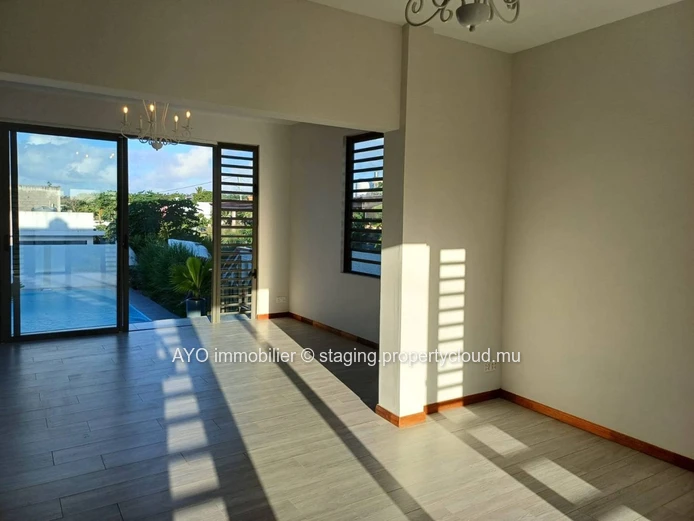 Newly built modern 4 bedrooms house with pool in Forêt Daruty