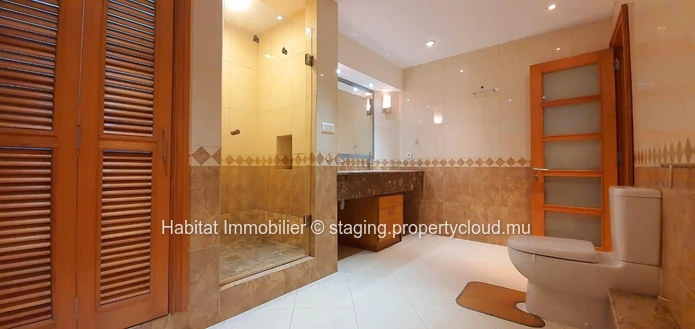A VENDRE - magnifique appartement au rez-de-chaussée de 185 m2 meublé et équipé se situe à quelques minutes du centre...