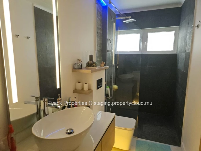 Villa Rare 5 Chambres avec Piscine Chauffée & Spa – Grand Baie