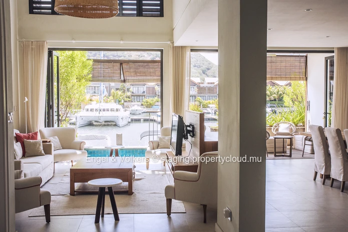 3-Bedroom Marina-Front Duplex with Splash Pool & Mountain views