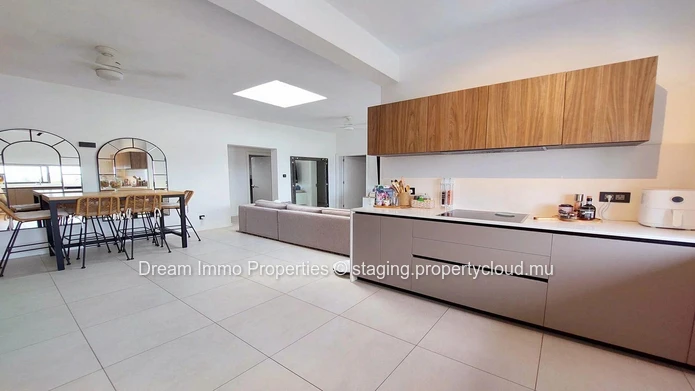 Stunning Mountain And Sea Views! Penthouse With Private Rooftop In Tamarin – Mauritius