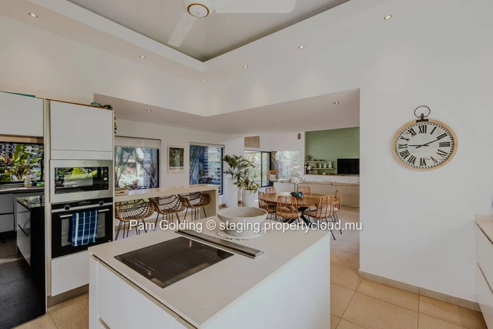 4-Bedroom Villa in Grand Baie - Elegant and Secure Living 