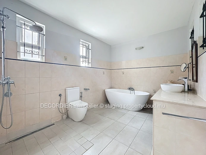 To rent – Elegant Modern Colonial-Style House with Pool in Pointe aux Canonniers