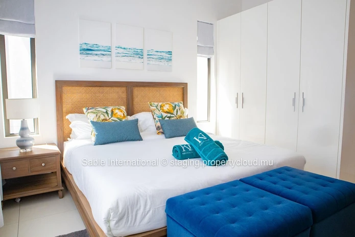 Appartement R+2 à vendre à Péreybère, 101m², 2 chambres, piscine commune, proche de la mer et des commerces.