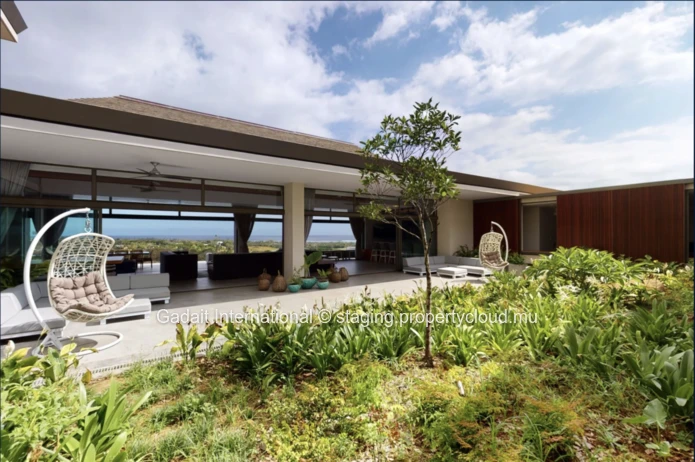 Villa de Luxe à Vendre à Bel Ombre – Vue Mer Panoramique et Accès Golf d'Exception