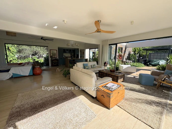 FOR RENT - Contemporary Villa in Tamarin