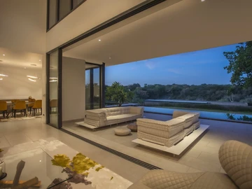 5 Bedroom Villa