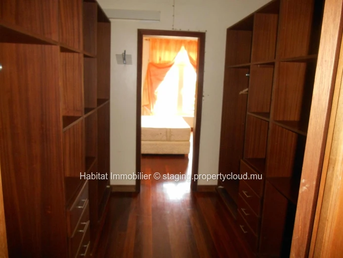 A VENDRE - Belle maison de 400 m2 à Albion. 