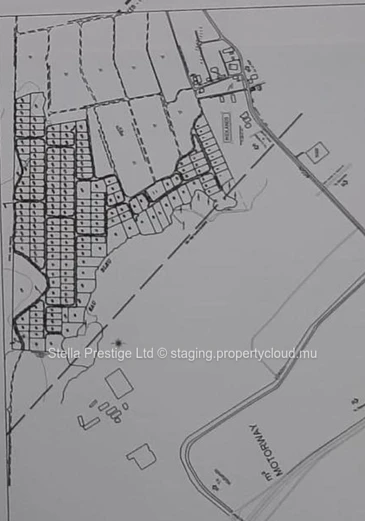 Terrain agricole étendu avec vue sur la montagne à Curepipe, Midlands - 1.689m² pour Rs 1.7M!
