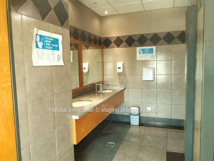 FOR SALE - A large high-end unfurnished air-conditioned office space of 619 m2 located in downtown Port-Louis.