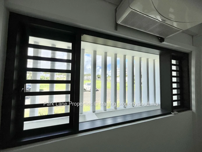 Your perfect 17 m² office: Nature, comfort & convenience in Phoenix