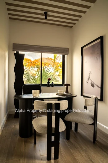 Luxurious Villa with Private Pool in Balaclava Area - 400m² Living Space, 1,100m² Land, 3 Offices - Price Rs