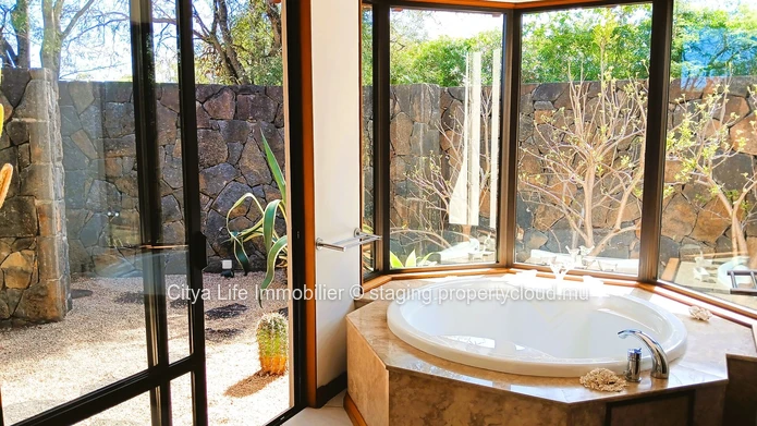 For Sale: Luxurious 4-Bedroom Villa in Tamarin