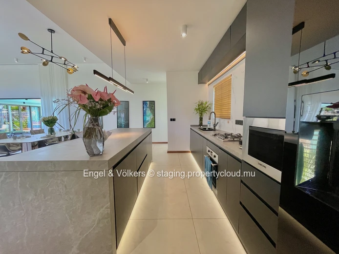 Tropical Luxury Villa with Pool – Just Steps from the Beach