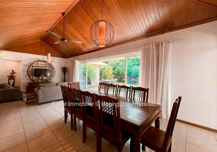 Single-storey villa with swimming pool and large garden – Grand Baie