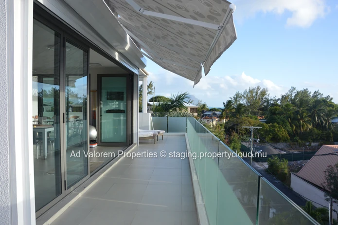 Beautiful penthouse for sale only two minutes from the beach of La Preneuse