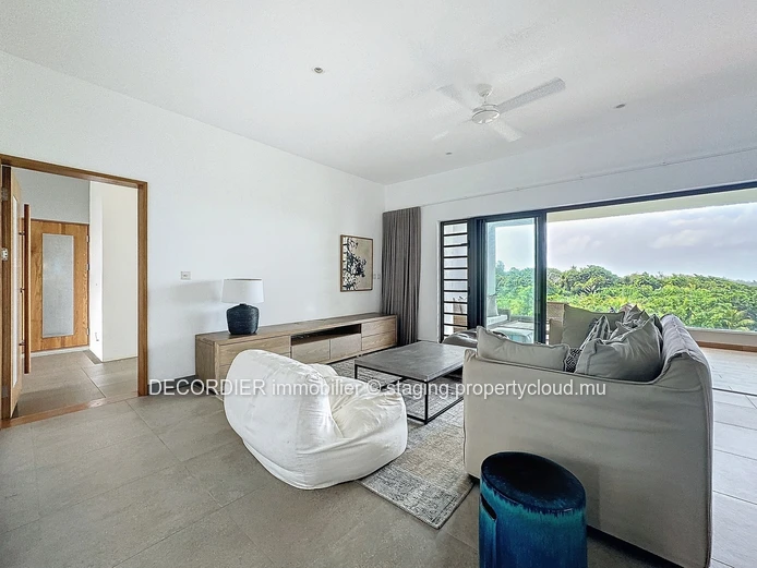 Elegant furnished flat with sea view in Saint Antoine