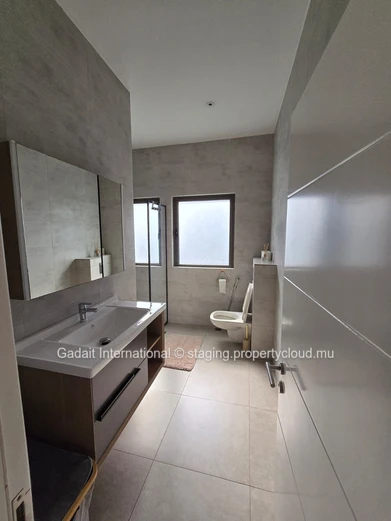 Exceptional penthouse with private rooftop in Pereybere – Sea & mountain views