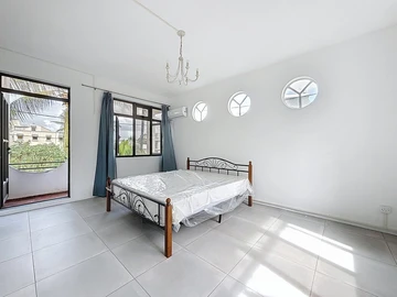 6 Bedroom House