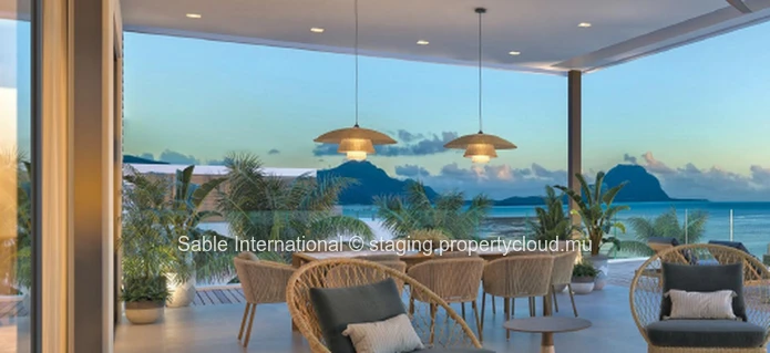 Luxury Beachfront Penthouse with Private Pool in Rivière Noire! Sea Views, Mountain Views, Fully Equipped 