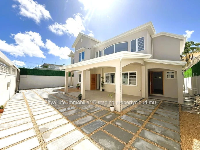 Maison Spacieuse Rénovée à Vendre à Rose-Hill – Idéale pour Investissement ou Résidence Familiale