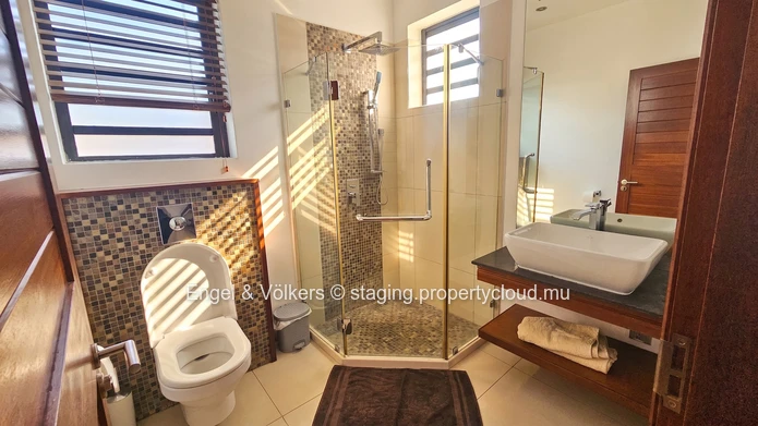 Elegant 3-Bedroom Beachfront Apartment with sea view