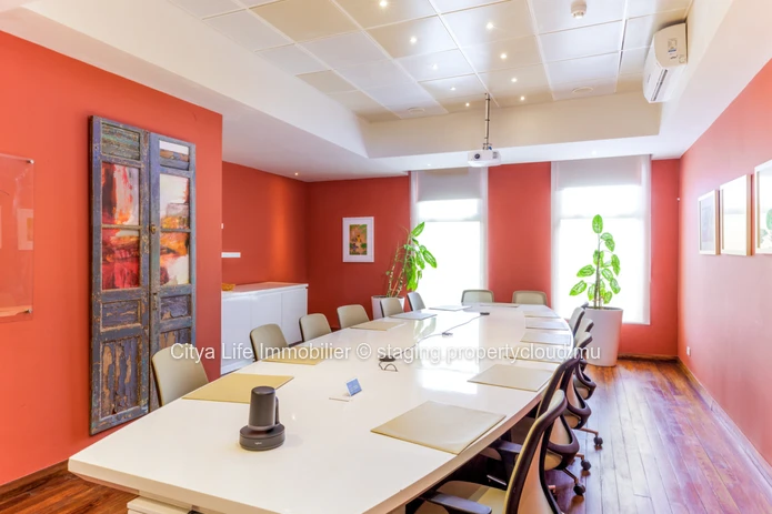Bureau de 548 m² à Calebasses