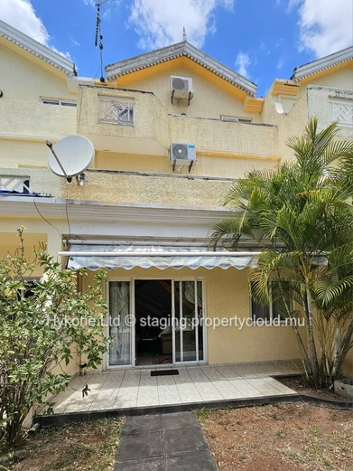 Triplex En Vente À Flic En Flac