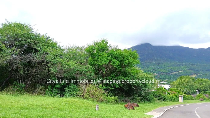 Plot of Land for Sale – 2,785m² in Domaine de Palmyre