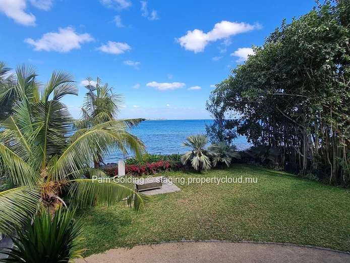 Beachfront Apartment for Sale in Pereybère 