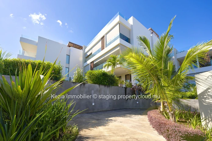 Contemporary apartment with private rooftop and pool