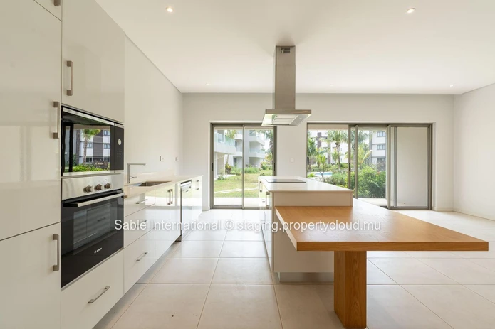 Luxurious Apartment with Private Pool & Sea Views in Pointe aux Canonniers