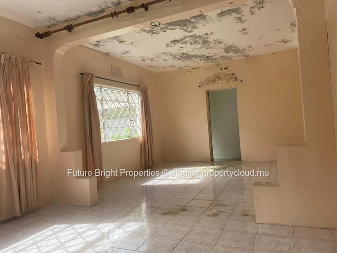 Individual House with Vast Potential in the Heart of Curepipe