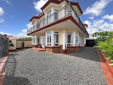 7 Bedroom House